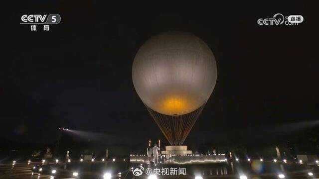 巴黎奥运主火炬台点燃：火炬台是一个热气球
